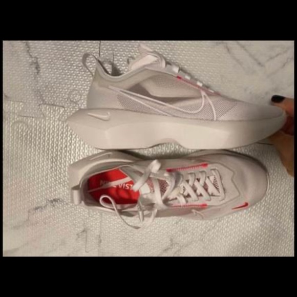 Nike Vista - LIKE NEW - Picture 3 of 4